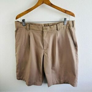 Nike Golf Khaki Shorts Men’s Size 35‎